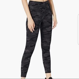 𝅺new-danskin Super Soft, Black Camouflage, HighWaisted, Pockets, 7/8 Legging MD